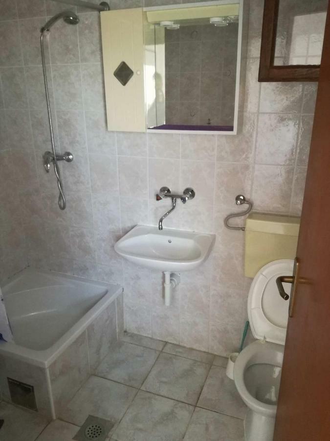 Jarak Apartment *