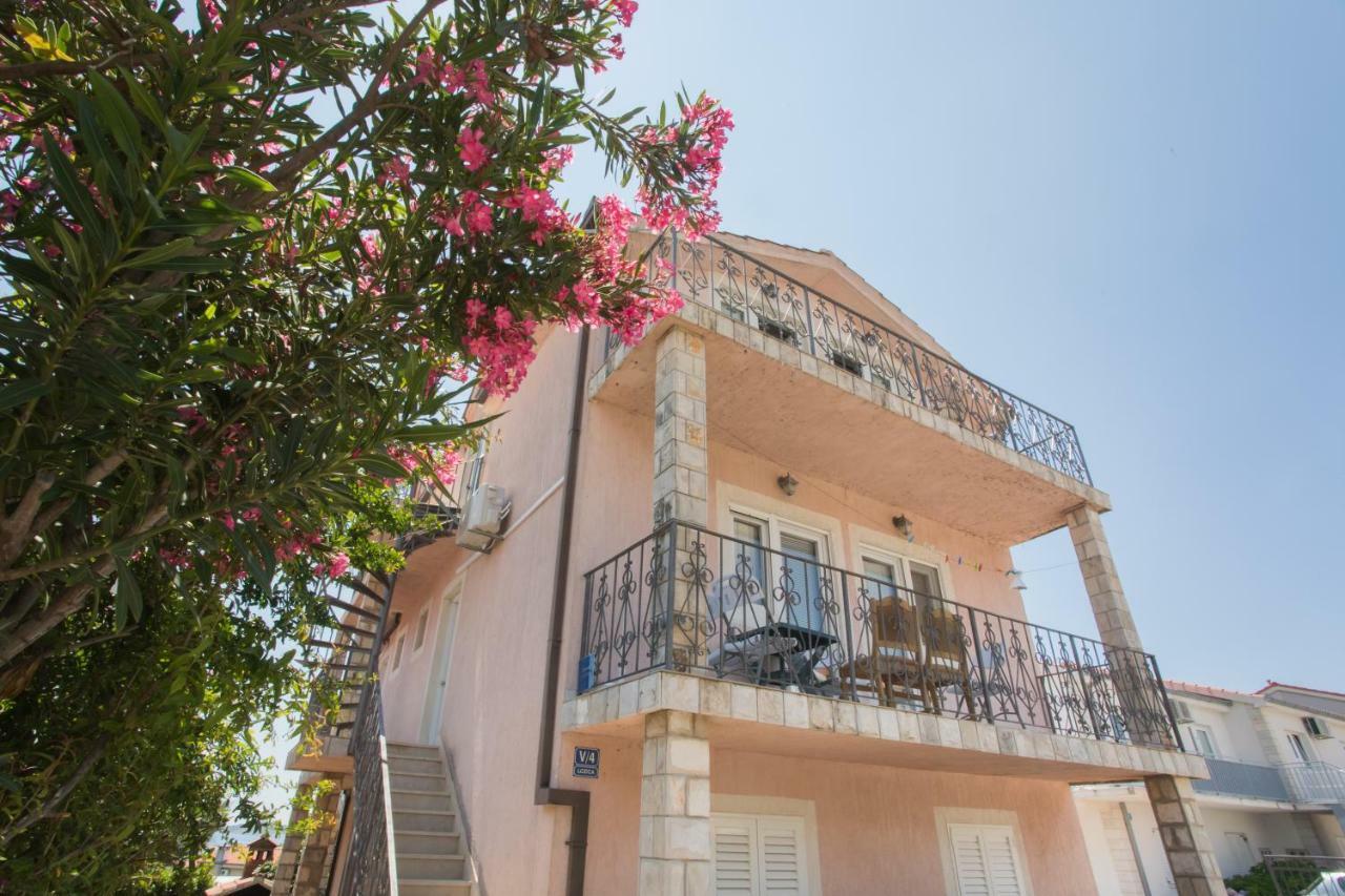 Jarak Apartment Rogoznica (Sibenik-Knin)