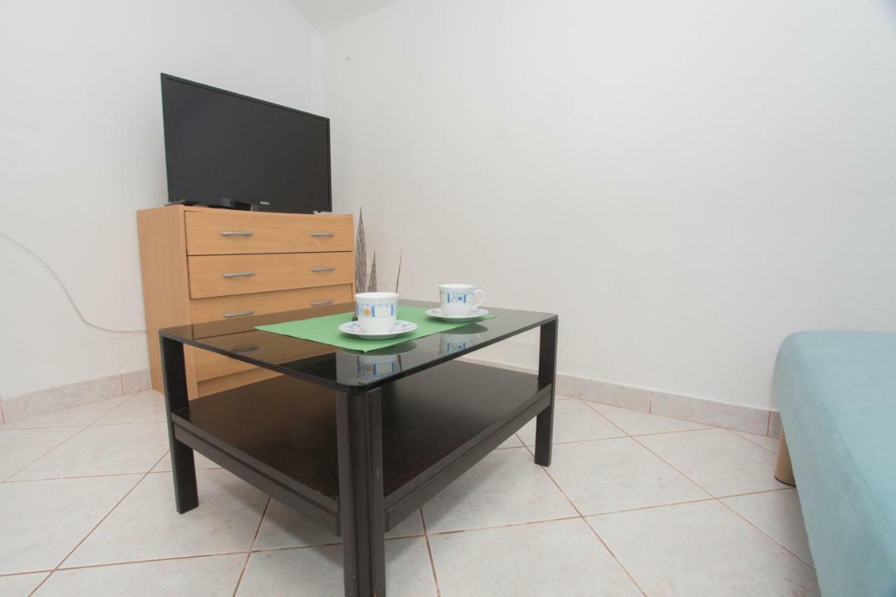 Jarak Apartment Rogoznica (Sibenik-Knin)